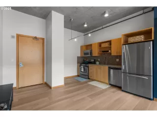 Photo #3: 184523792 Listing