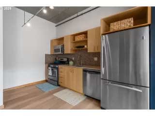 Photo #4: 184523792 Listing