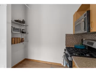 Photo #5: 184523792 Listing