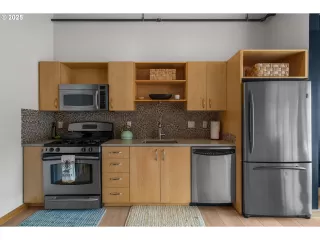 Photo #6: 184523792 Listing