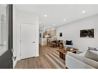 Photo #1: 185230485 Listing 