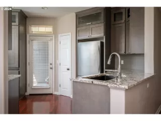 Photo #4: 185350083 Listing 