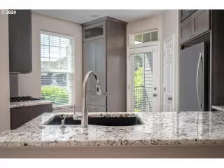 Photo #5: 185350083 Listing 