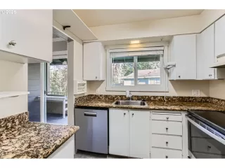 Photo #4: 185921198 Listing 