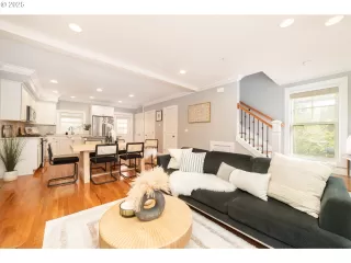Photo #3: 186075675 Listing