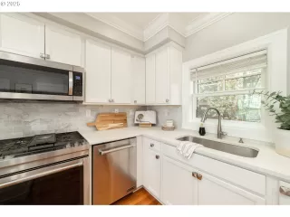 Photo #6: 186075675 Listing