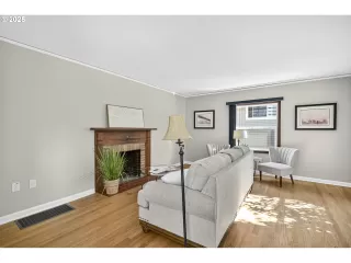 Photo #3: 186160377 Listing 