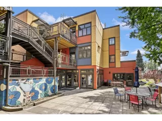 Photo #2: 186396601 Listing