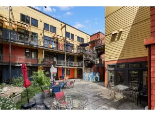 Photo #3: 186396601 Listing