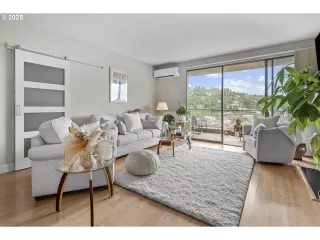 Photo #3: 186548806 Listing