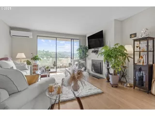 Photo #4: 186548806 Listing