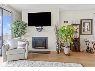 Photo #6: 186548806 Listing