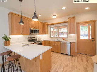 Photo #5: 18676329 Listing 