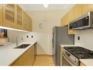 Photo #5: 187632318 Listing