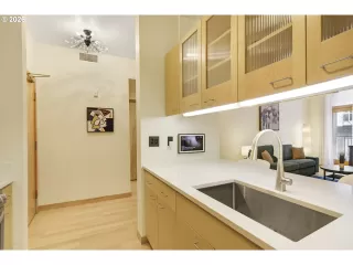 Photo #6: 187632318 Listing