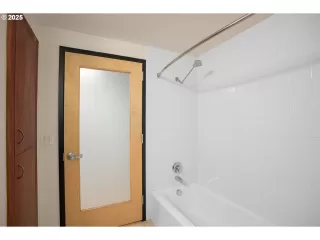 Photo #4: 188542608 Listing 