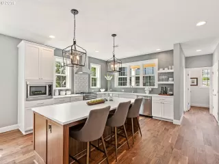 Photo #5: 19000968 Listing