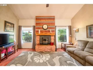 Photo #2: 19000996 Listing