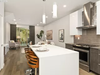 Photo #6: 19002579 Listing 