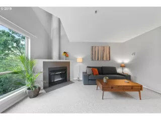 Photo #4: 19004292 Listing