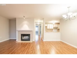 Photo #6: 19005176 Listing