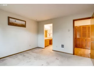 Photo #1: 19007180 Listing