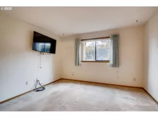 Photo #2: 19007180 Listing