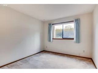 Photo #3: 19007180 Listing