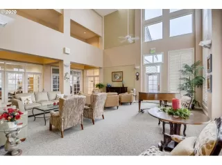 Photo #5: 19007180 Listing