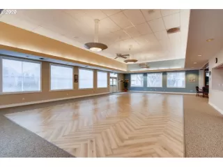 Photo #6: 19007180 Listing