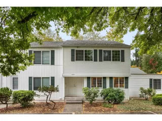 Photo #2: 19013245 Listing