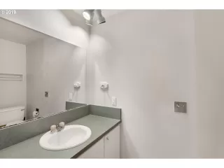 Photo #6: 19013245 Listing