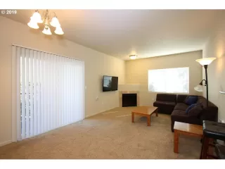 Photo #6: 19015908 Listing 