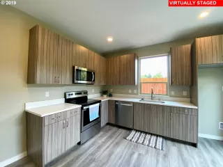 Photo #4: 19019553 Listing