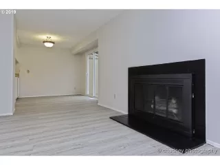 Photo #4: 19021128 Listing