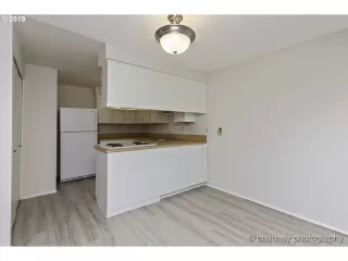 Photo #6: 19021128 Listing