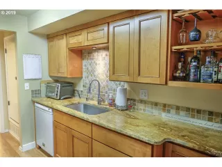 Photo #6: 19023471 Listing