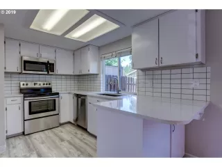 Photo #4: 19026723 Listing