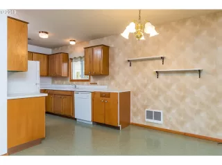 Photo #1: 19031047 Listing