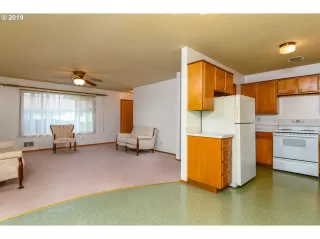 Photo #2: 19031047 Listing