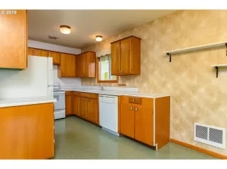 Photo #3: 19031047 Listing