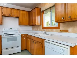 Photo #4: 19031047 Listing