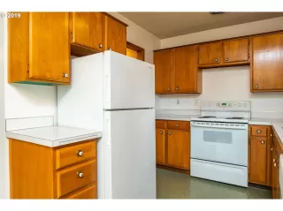 Photo #5: 19031047 Listing