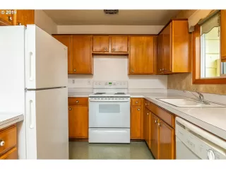 Photo #6: 19031047 Listing