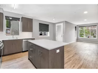 Photo #5: 19033450 Listing 