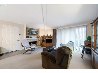 Photo #6: 19036961 Listing 
