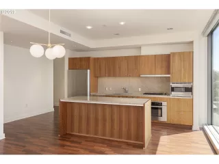 Photo #4: 19037855 Listing