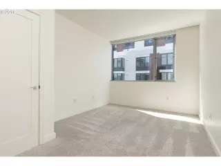 Photo #6: 19037855 Listing