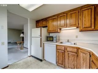 Photo #4: 19040811 Listing