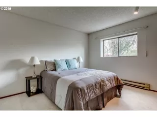 Photo #5: 19040811 Listing